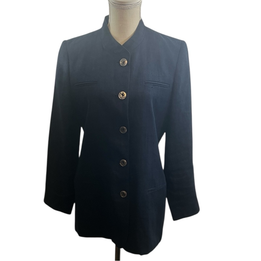 Womenās Classic Buttoned Navy Linen Women's Blazer Size 8